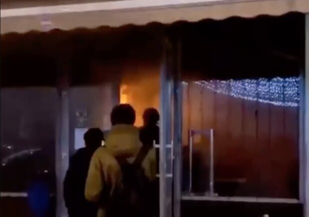 У центрі Києва загорілася «Арома кава» (відео)