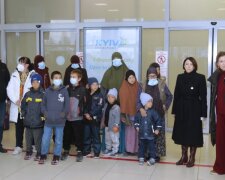 В Київ прибув літак з українцями, які перебували в сирійських таборах