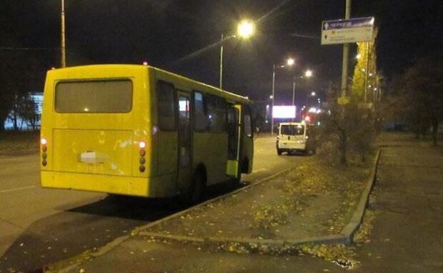У Києві чоловік вкрав маршрутку, поки водій відволікся