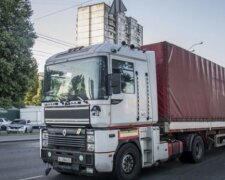 У Київ знову пустили вантажівки