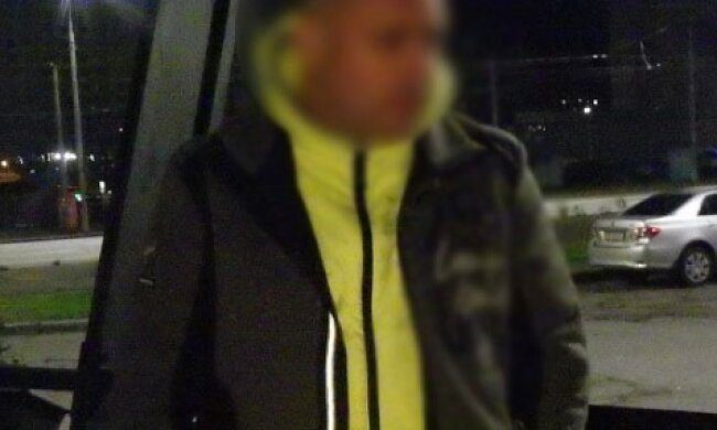 У столиці затримали 43-річного нападника, який погрожував зброєю таксисту