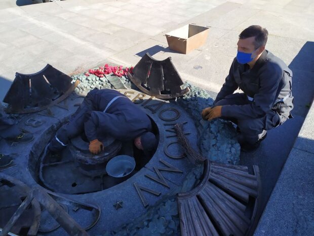 В Києві закидали сміттям Вічний вогонь