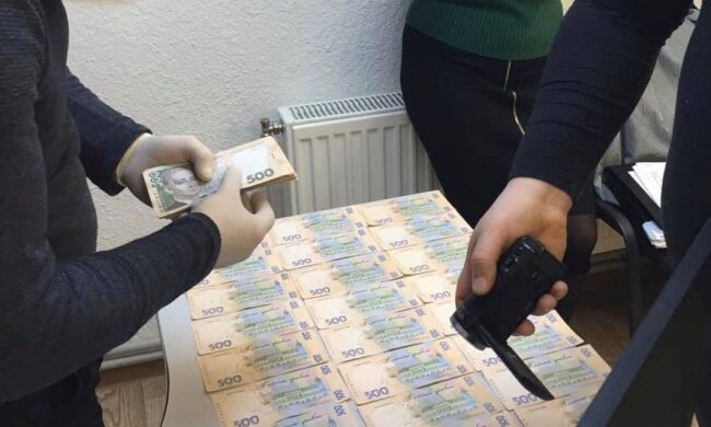 Секретарку Держслужби морського та річкового транспорту України спіймали на хабарі