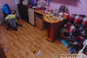 У Києві чоловік з ножем напав на двох жінок в їх же квартирі. Йому загрожує довічне