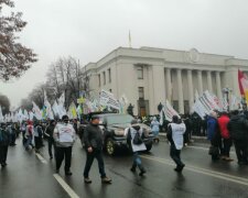 У Верховної Ради ФОПи проводять масову акцію протесту