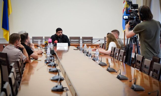 Глава КМВА проінформував, що провів пресконференцію стосовно маніпуляцій навколо "непідписаних" розпоряджень