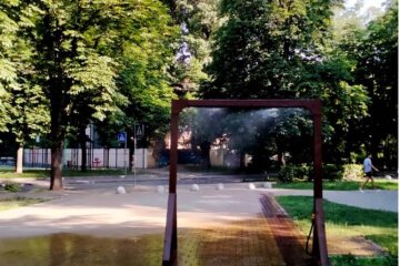 В сквері на Солом`янці вандали вкрали форсунки та зламали охолоджувальну рамку   