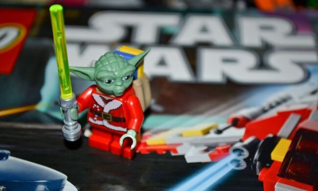 LEGO повністю припиняє роботу в Росії