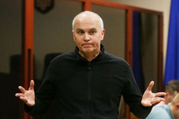 У Печерському райсуді столиці нардепу Шуфричу продовжили термін тримання під вартою