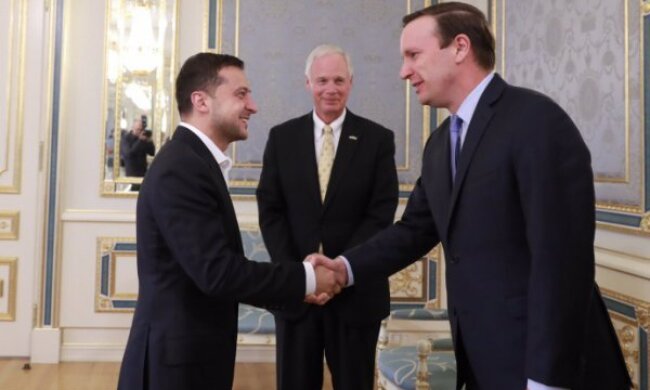 “Підтримка буде”. Зеленський зустрівся з сенаторами США, яких не пустили в РФ