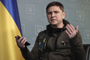 Подоляк пояснив, навіщо російські війська обстрілюють свої міста