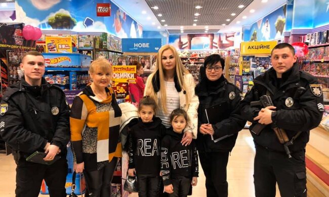 В столичному ТРЦ циганка пограбувала відому співачку