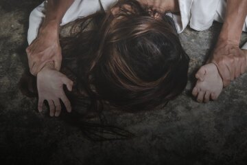 Систематично ґвалтував власну 13-річну доньку – “батька” помістили до СІЗО