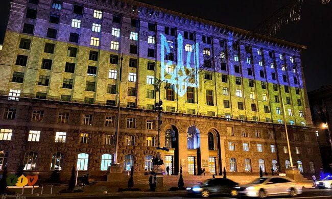 Будівлю Київради підсвітили синьо-жовтими кольорами