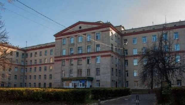 В Києві закрили Медмістечко через спалах COVID-19 у лікарів