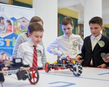Безкоштовна ІТ-освіта для дітей: в Києві відкрили шість філій Kyiv Smart City School