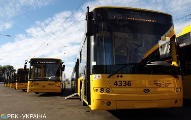 У тролейбусі Києва продають скасовані квитки