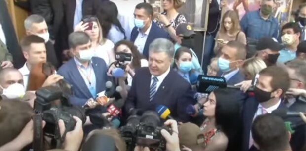 Справа картин: Петро Порошенко прийшов на допит (наживо)