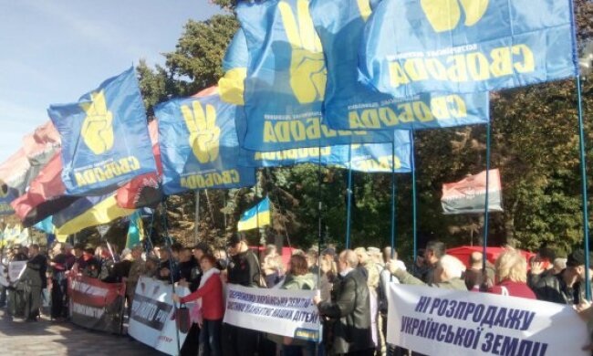 “Свобода” пікетувала аграрний комітет: землю треба зберегти в руках  українців