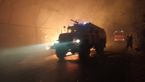 На Луганщині вночі знов спалахнули масштабні пожежі, людей масово евакуюють, є загиблі (відео)