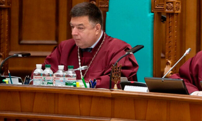 КСУ оголосив указ Зеленського юридично нікчемним