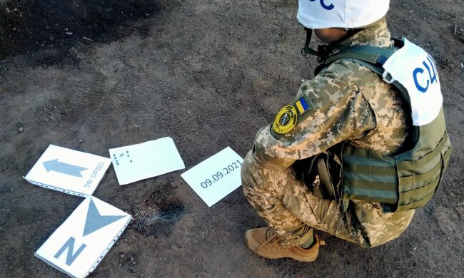 На Донбасі бойовики важко поранили українського військового