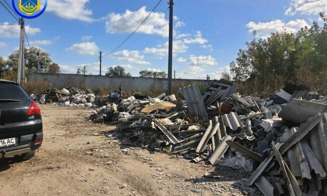 Гостомель продовжують очищати від будівельного сміття, яке з'явилось після окупації