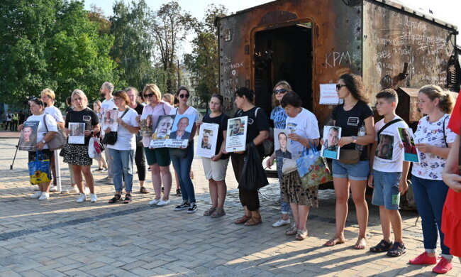 У Києві відбулась акція на підтримку цивільних заручників, яких утримує росія.