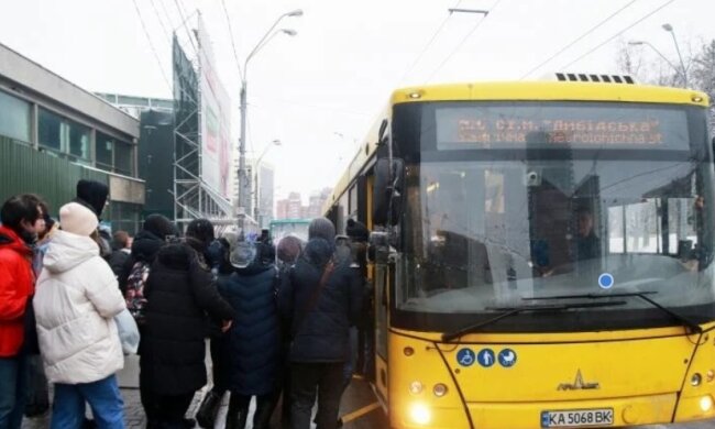 У Голосіївському районі ввели тимчасовий автобусний маршрут, який курсуватиме між Деміївською та Либідською