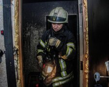 У Києві вночі спалахнула смертельна пожежа у багатоповерховому будинку (відео)