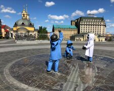 Малюки-засновники Києва на Поштовій площі приєднались до підтримки медиків (фото)