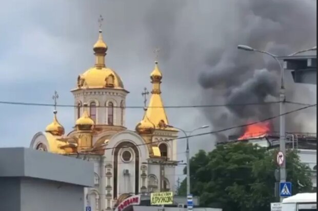 У Донецьку палає залізничний вокзал (відео)