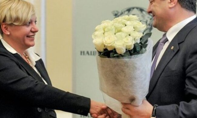 Гонтарева заявила про обшуки у неї вдома