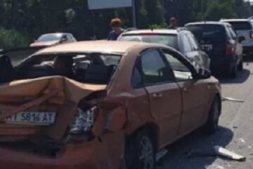 Під Києвом жінка втратила свідомість за кермом: зіткнулося п’ять авто