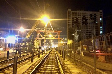 Як ремонтують пішохідний міст над проспектом Гузара (відео)