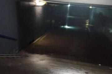 На Видубичах затопило підземний перехід