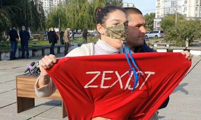 Стало відомо, як покарали дівчину, оголену перед Зеленським