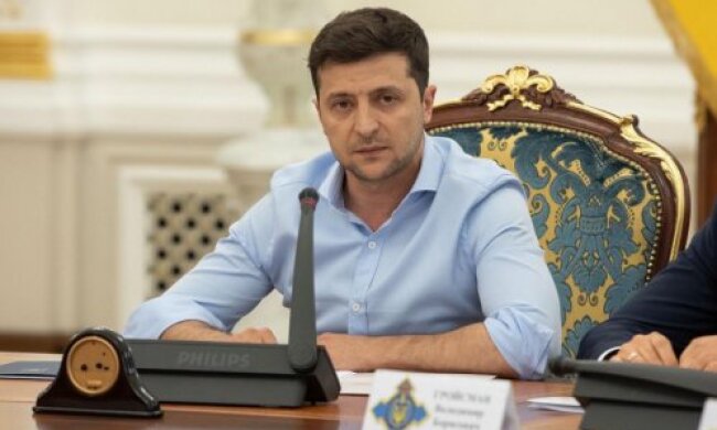 Зеленському порадили не мовчати