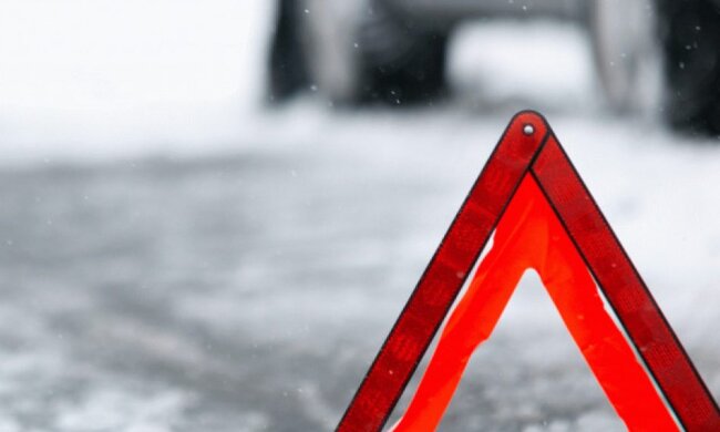 У Києві сталася серйозна ДТП: водії не поділили дорогу (відео)