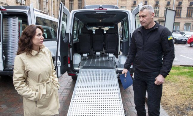 Підтримка на колесах: Київ розширив парк соціального транспорту для дітей з інвалідністю