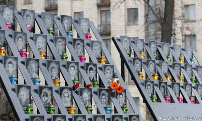 Київська поліція шукає осквернителя алеї Небесної Сотні