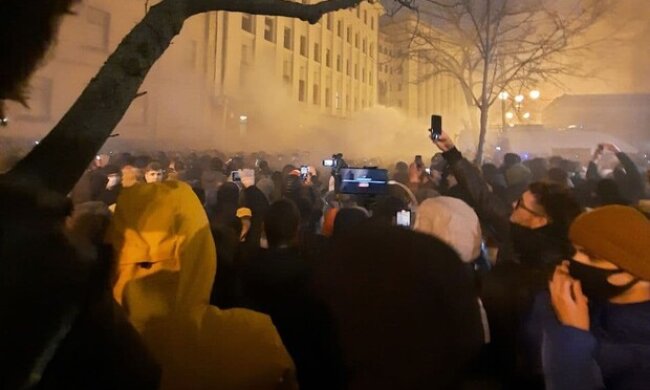 Зіткнення в Києві: постраждали майже тридцять правоохоронців