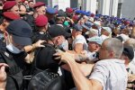 Протести під Радою: Шмигаль відправив заступника міністра соцполітики на зустріч з пенсіонерами МВС
