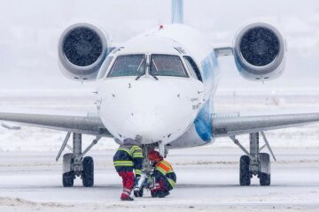 Аеропорт “Київ” приймає літаки на посадку у штатному режимі