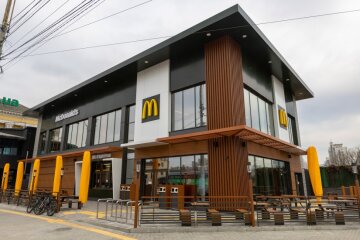 Біля столичного вокзалу відкрився оновлений McDonald’s із пасажирським ліфтом