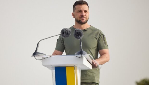 Зеленський біля ВР відкрив Алею сміливості, де викарбують імена іноземних друзів України