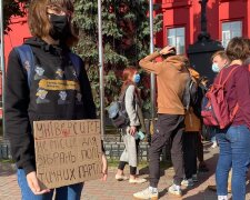 Ні зеленому КНУ: студенти вийшли на акцію проти Слуг
