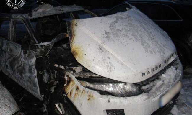 У Києві затримали виконавців замовного підпалу елітних автівок на Печерську