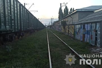 Виліз на вагон та отримав 60% опіків: на Київщині хлопці бавились на залізниці
