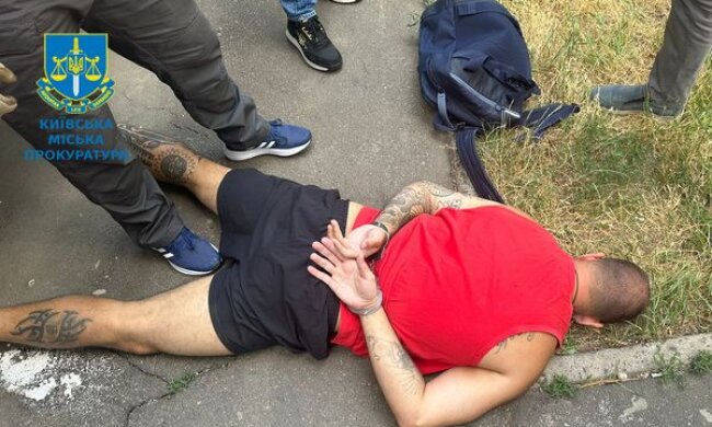 СБУ та поліція Києва затримали фітнес-тренера, який підпалював автівки військових ЗСУ
